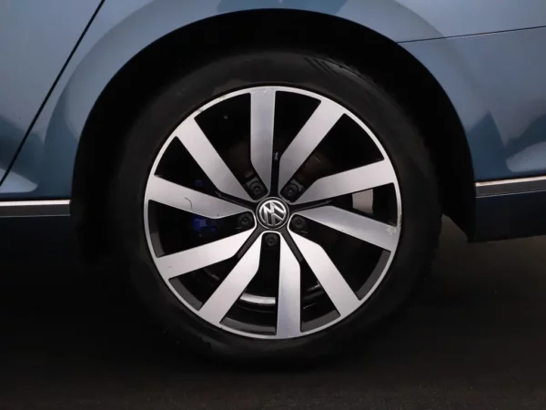 Photo 3 of 35 of WVWZZZ3CZHE054129 Volkswagen Passat Variant 1.4 TSI GTE Connected