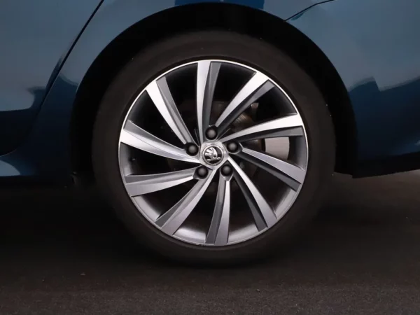 Photo 3 of 38 of TMBJP7NX4MY040099 Skoda Octavia Combi 1.0 TSI Business Edition Plus 5-drs Combi