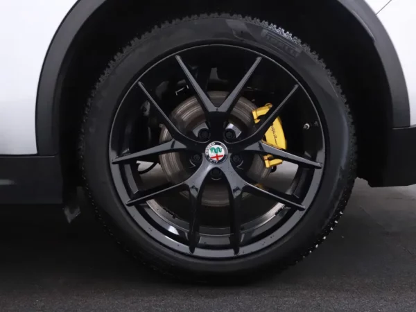 Photo 3 of 41 of ZARFAHBN5J7C00212 Alfa Romeo Stelvio 2.0 T AWD Special Edition 5-drs SUV