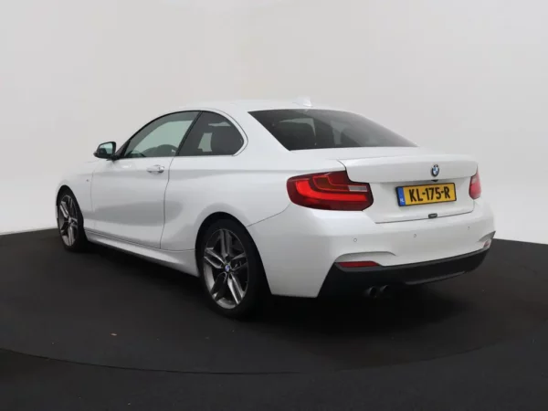 Photo 30 of 30 of WBA2F510X0V663191 BMW 2 Serie Coupé 230i Aut. Centennial High Executive Coupé M-Pack