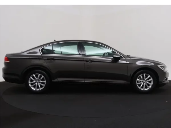 Photo 30 of 32 of WVWZZZ3CZJE179289 Volkswagen Passat 1.4 TSI ACT Comfortline 4-drs Sedan