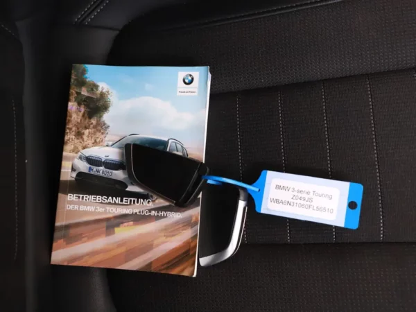 Photo 30 of 34 of WBA6N31060FL56510 BMW 3 Serie Touring 330e Business Edition Plus LED