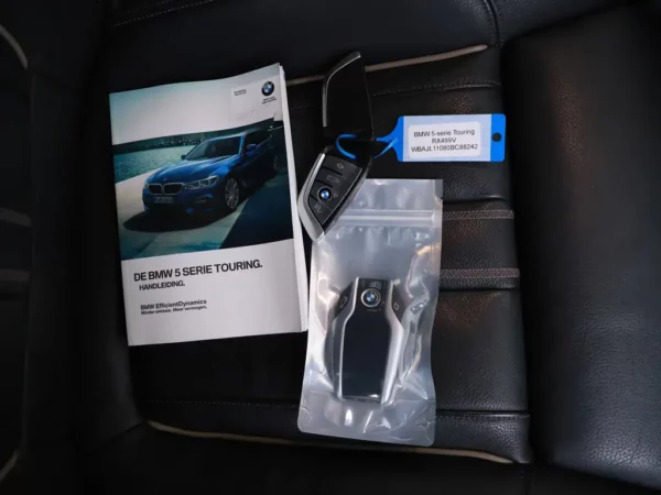 Photo 30 of 34 of WBAJL11080BC88242 BMW 5 Serie Touring 520i High Executive 5-drs Combi