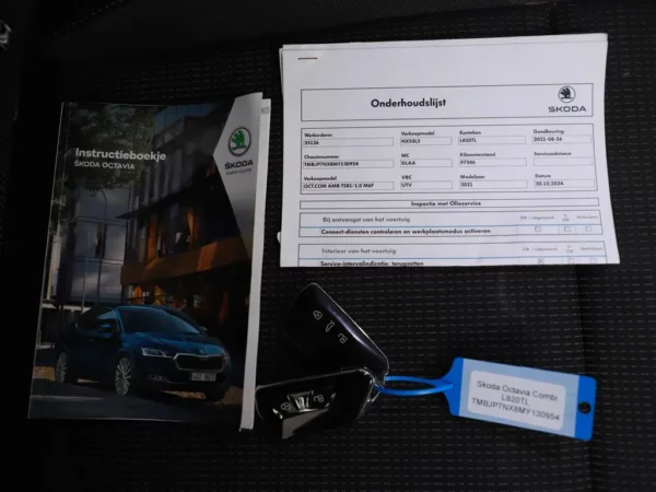 Photo 30 of 35 of TMBJP7NX8MY130954 Skoda Octavia Combi 1.0 TSI Business Edition Led