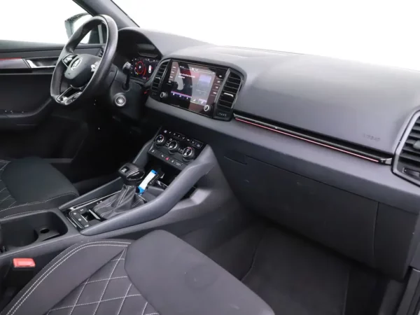 Photo 30 of 35 of TMBJR7NU3M2011227 Skoda Karoq 1.5 TSI ACT Sportline Business PANO