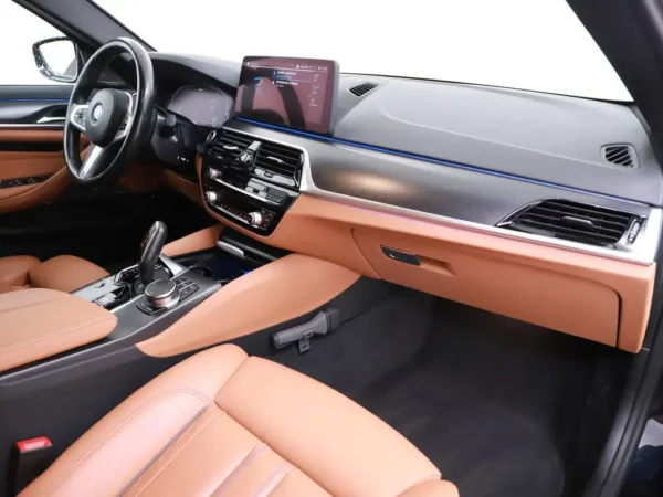 Photo 30 of 35 of WBA11CG000CL71888 BMW 5 Serie Touring 530e Business Edition Plus M-Pack