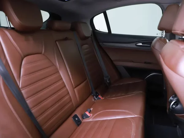 Photo 30 of 41 of ZARFAHBN5J7C00212 Alfa Romeo Stelvio 2.0 T AWD Special Edition 5-drs SUV