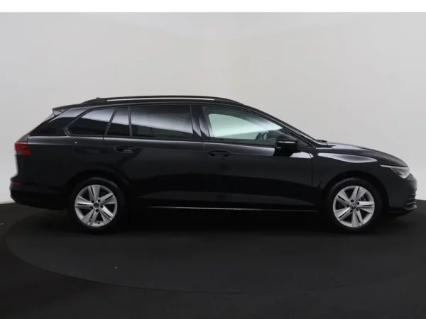 Photo 31 of 33 of WVWZZZCD2PW528663 Volkswagen GOLF Variant 1.0 eTSI Life Business