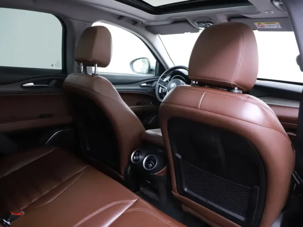 Photo 31 of 41 of ZARFAHBN5J7C00212 Alfa Romeo Stelvio 2.0 T AWD Special Edition 5-drs SUV