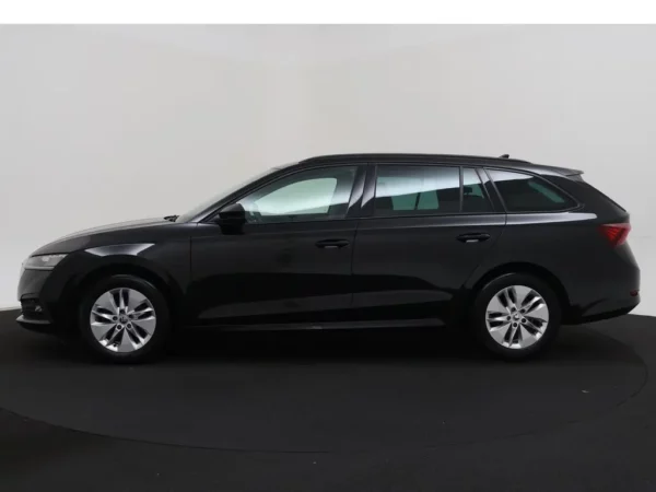 Photo 32 of 35 of TMBJP7NX8MY130954 Skoda Octavia Combi 1.0 TSI Business Edition Led