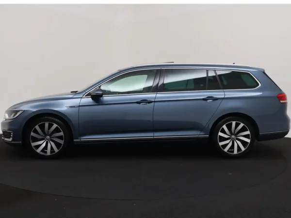 Photo 32 of 35 of WVWZZZ3CZHE054129 Volkswagen Passat Variant 1.4 TSI GTE Connected