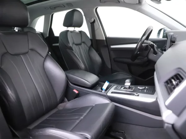 Photo 32 of 39 of WAUZZZFY7H2018880 Audi Q5 2.0 TFSI quattro Design Pro Line Plus LED