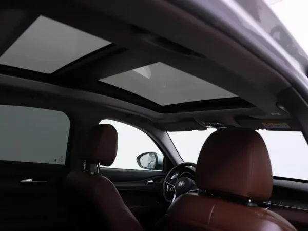 Photo 32 of 41 of ZARFAHBN5J7C00212 Alfa Romeo Stelvio 2.0 T AWD Special Edition 5-drs SUV