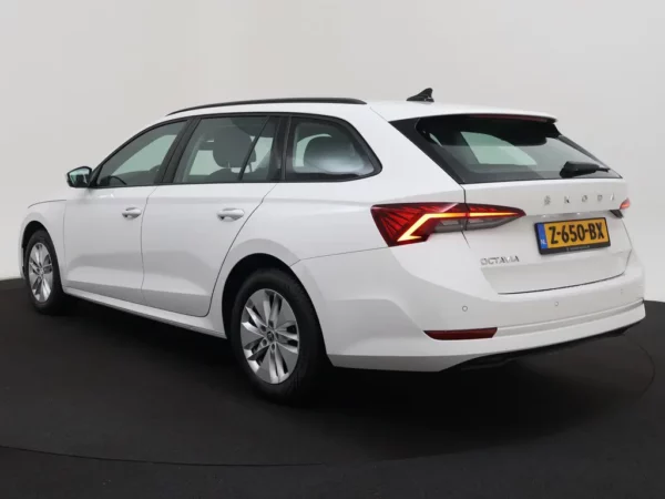 Photo 33 of 33 of TMBJP8NX0RY146191 Skoda Octavia Combi 1.0 TSI Business Edition