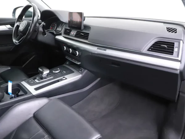 Photo 33 of 39 of WAUZZZFY7H2018880 Audi Q5 2.0 TFSI quattro Design Pro Line Plus LED