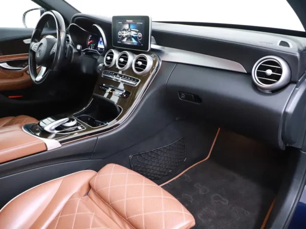 Photo 33 of 39 of WDD2052661F464977 Mercedes-Benz C-Klasse Estate 400 4MATIC Ambition