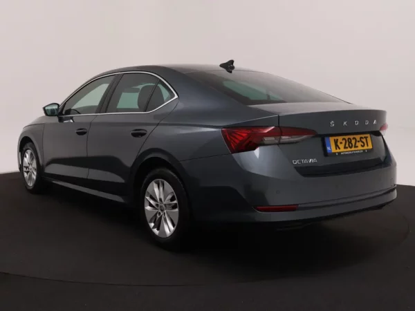 Photo 34 of 34 of TMBAP7NX0MY011246 Skoda Octavia 1.0 TSI Business Edition 5-drs Hatchb.