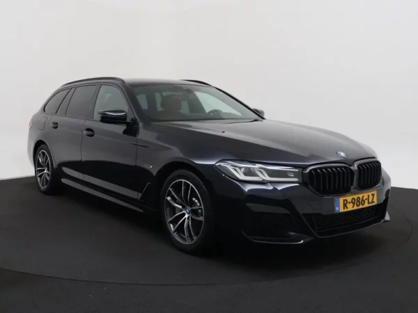 Photo 34 of 35 of WBA11CG000CL71888 BMW 5 Serie Touring 530e Business Edition Plus M-Pack