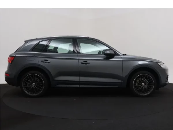 Photo 37 of 39 of WAUZZZFY7H2018880 Audi Q5 2.0 TFSI quattro Design Pro Line Plus LED