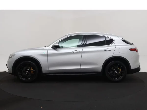 Photo 38 of 41 of ZARFAHBN5J7C00212 Alfa Romeo Stelvio 2.0 T AWD Special Edition 5-drs SUV