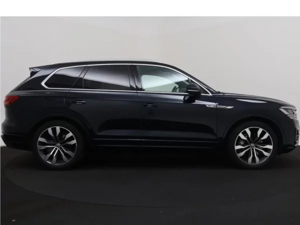 Photo 39 of 41 of WVGZZZCRZKD048400 Volkswagen Touareg 3.0 TSI R-Line Pano