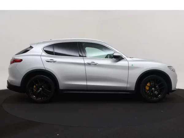 Photo 39 of 41 of ZARFAHBN5J7C00212 Alfa Romeo Stelvio 2.0 T AWD Special Edition 5-drs SUV