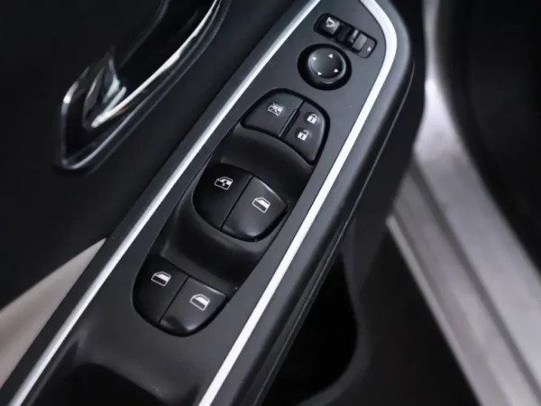 Photo 4 of 23 of VNVK1400469960207 Nissan Micra 1.0 IG-T N-Design (5-drs Hatchb.)