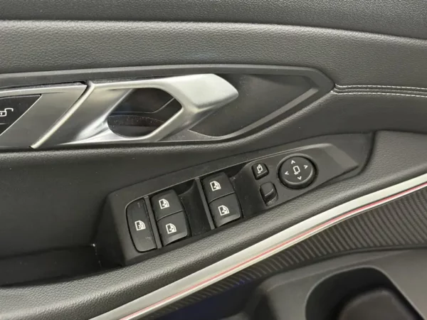 Photo 4 of 23 of WBA5F71090A415661 BMW 3-serie 320i High Executive (4-drs Sedan)