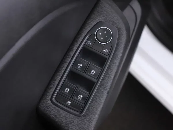 Photo 4 of 24 of VF1RJA00074068603 Renault Clio 1.6 E-Tech Full Hybrid 145