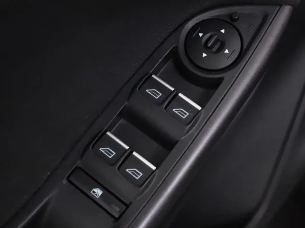 Photo 4 of 25 of WF05XXGCC5JT14065 Ford Focus 1.0 Lease Edition Navi