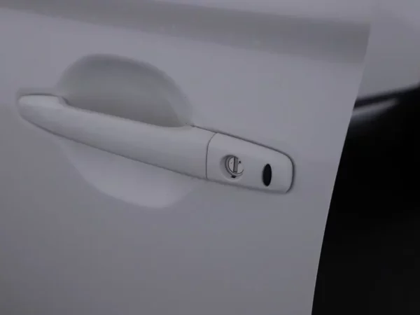 Photo 4 of 26 of JMBXTGF7WGZ002412 Mitsubishi Outlander 2.0 Aut. Executive Ed 7 Persoons Nav