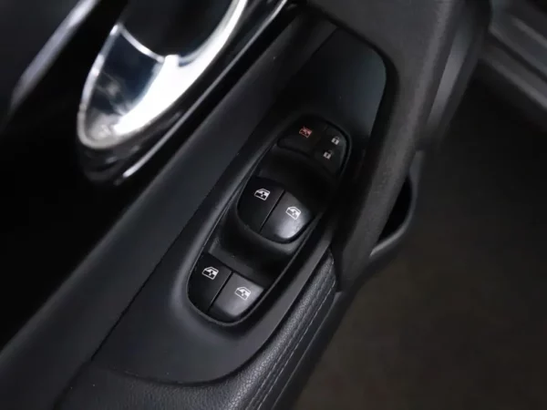 Photo 4 of 26 of SJNFFAJ11U2639705 Nissan QASHQAI 1.3 DIG-T Business Edition Pano