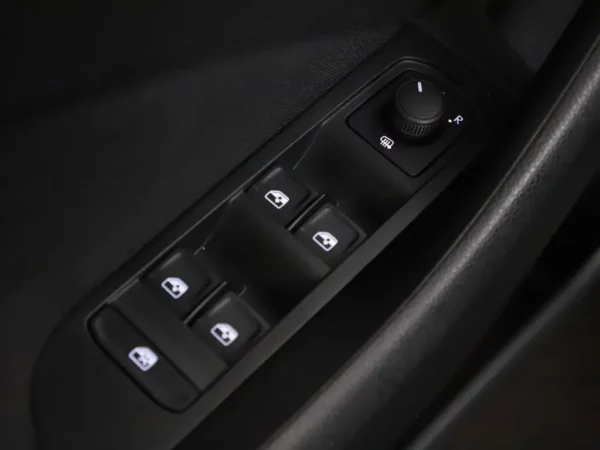 Photo 4 of 26 of TMBER7NW9P3231540 Skoda Scala 1.0 TSI Sport Business (5-drs