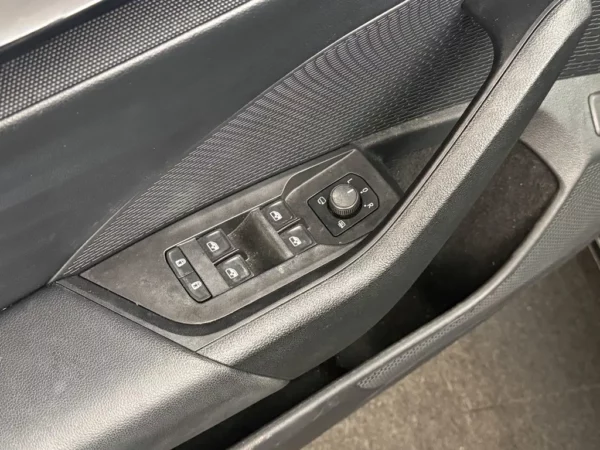 Photo 4 of 26 of TMBJP7NX2MY136328 Skoda Octavia Combi 1.0 TSI Business Edition