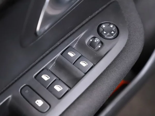 Photo 4 of 26 of VR3UPHMHDN5881101 Peugeot 208 1.2 PureTech Active Pack Airco