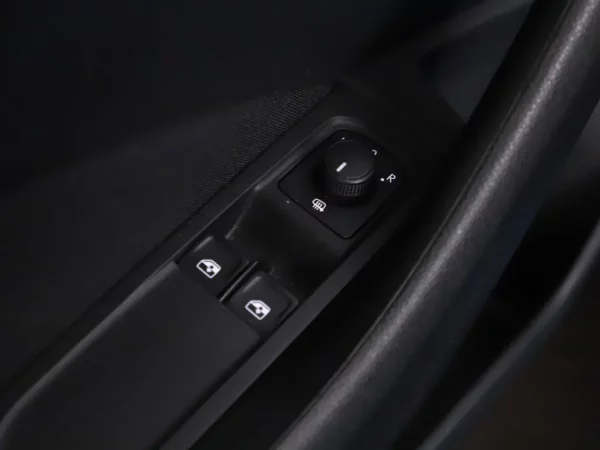 Photo 4 of 27 of TMBGR6NW3N3076807 Skoda Kamiq 1.0 TSI Business Edition (5-drs