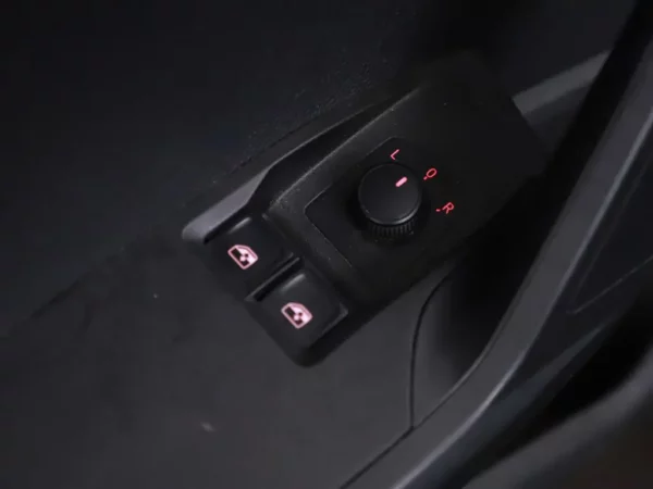 Photo 4 of 28 of VSSZZZKJZJR065267 SEAT Ibiza 1.0 TSI (5-drs Hatchb.)