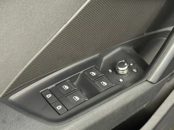 Photo 4 of 28 of WAUZZZGY2MA016341 Audi A3 Sportback 35 TFSI edition one 5-drs Hatchb.