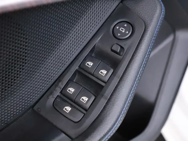 Photo 4 of 28 of WBA7K310207K99164 BMW 1-serie 118i Aut. Business Edition 5-drs Hatchb.