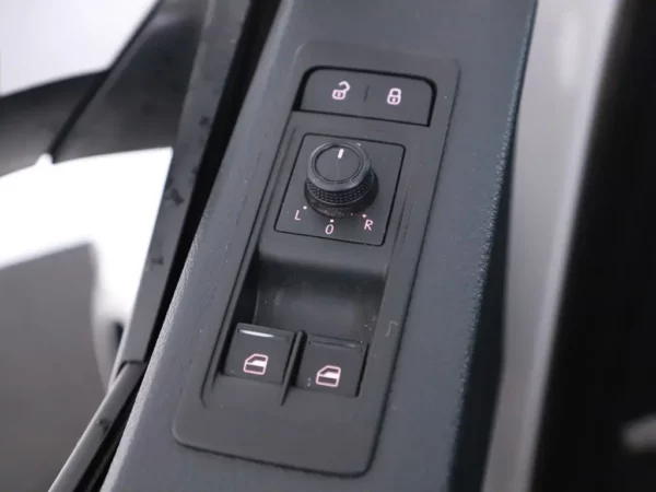 Photo 4 of 28 of WV1ZZZ7HZKX007862 Volkswagen Transporter 2.0 TDI L1H2 Highline (Bestel)