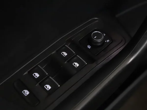 Photo 4 of 28 of WVGZZZA1ZJV009374 Volkswagen T-Roc 1.5 TSI Sport Cruise Led