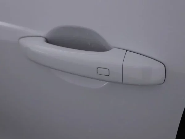 Photo 4 of 29 of VF1RJA00365530239 Renault Clio 1.0 TCe Intens LED