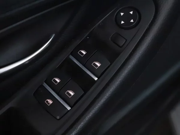 Photo 4 of 30 of WBA5A31080D744552 BMW 5 Serie 520i Aut. Last Minute Edition 4-drs Sedan