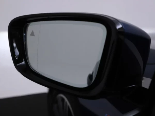 Photo 4 of 33 of WBAJR110X0WW57722 BMW 5 Serie 520i High Executive Edition (4-drs Sedan)