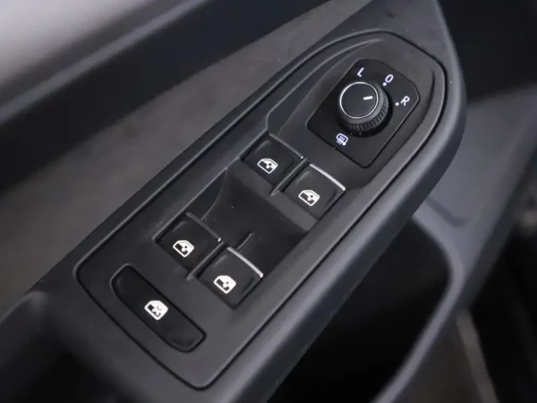 Photo 4 of 33 of WVWZZZCD2PW528663 Volkswagen GOLF Variant 1.0 eTSI Life Business