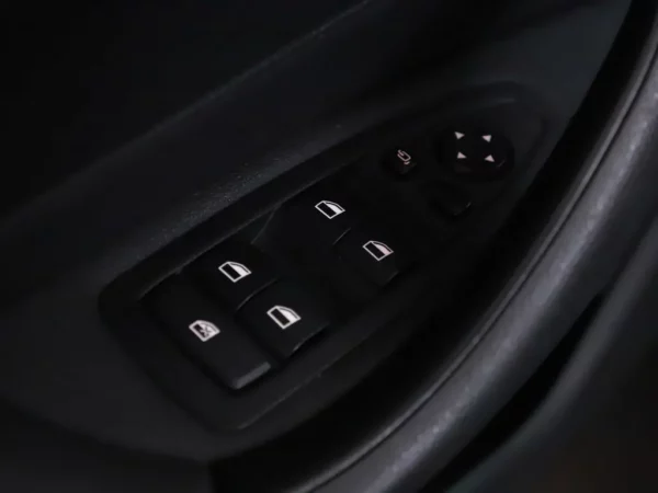 Photo 4 of 34 of WBAHS110605H03722 BMW X1 sDrive18i Aut. High Executive LED