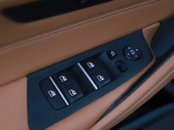 Photo 4 of 35 of WBA11CG000CL71888 BMW 5 Serie Touring 530e Business Edition Plus M-Pack