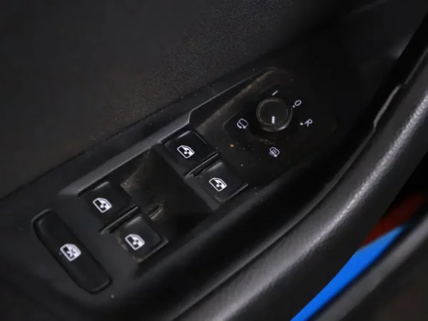 Photo 4 of 35 of WVWZZZ3CZHE054129 Volkswagen Passat Variant 1.4 TSI GTE Connected