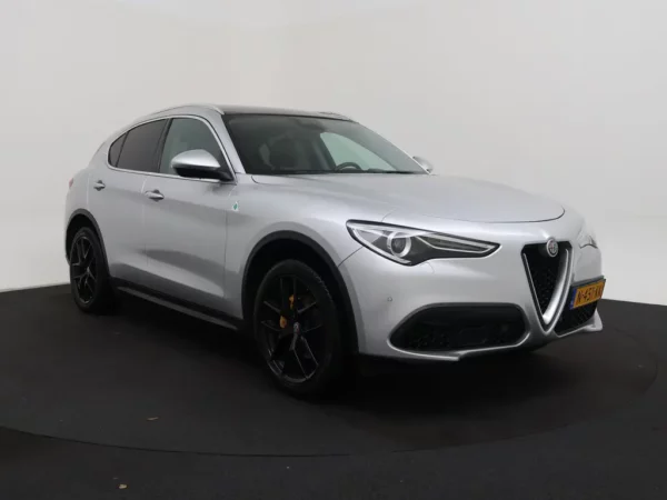 Photo 40 of 41 of ZARFAHBN5J7C00212 Alfa Romeo Stelvio 2.0 T AWD Special Edition 5-drs SUV