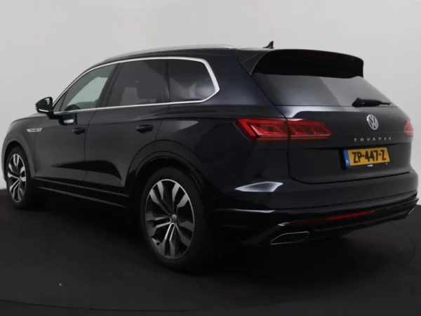 Photo 41 of 41 of WVGZZZCRZKD048400 Volkswagen Touareg 3.0 TSI R-Line Pano